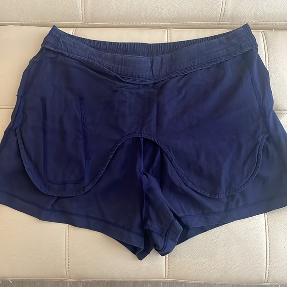 Lululemon & go keepsake short - size 8 or 10 - Picture 5 of 7